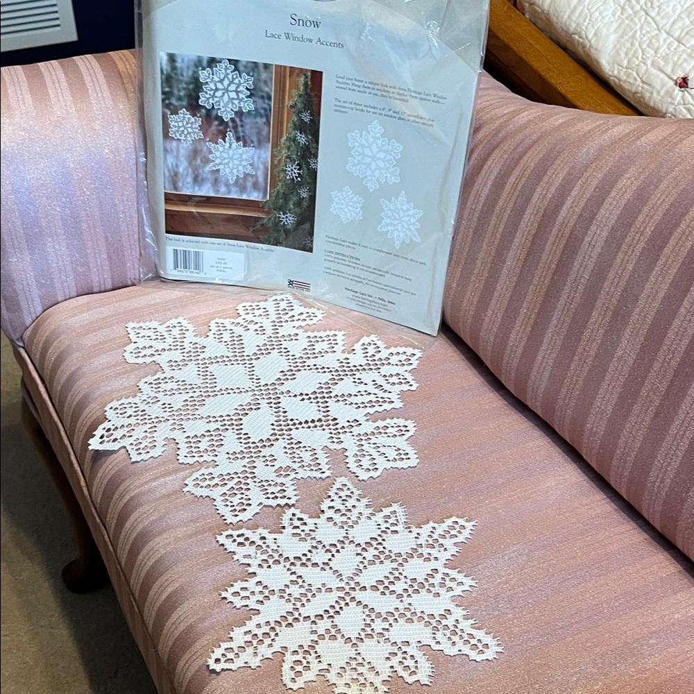 Heritage Lace Snowflake Window Accents